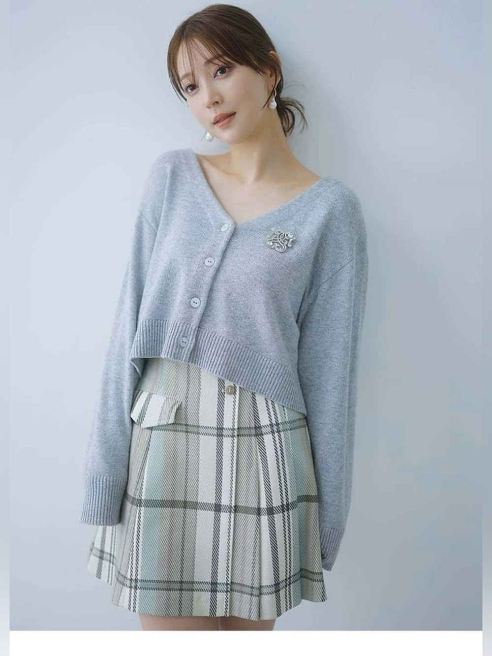 Snidel Women's Short Cardigan with Brooch
